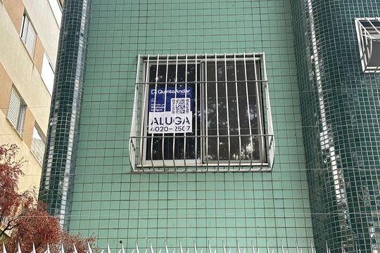 Fachada com Plaquinha de apartamento para alugar com 3 quartos, 66m² em Sagrada Família, Belo Horizonte