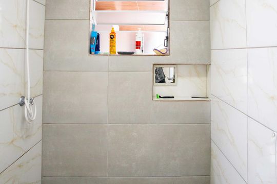 Banheiro de casa para alugar com 1 quarto, 50m² em Taboão, Diadema