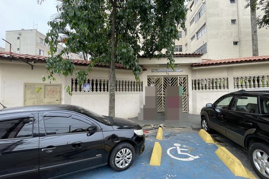 Fachada+Placa  de casa para alugar com 2 quartos, 51m² em Cj.hab.padre Manoel da Nobrega, São Paulo
