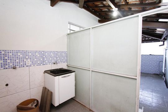 Área de Serviço de casa para alugar com 3 quartos, 410m² em Coração Eucarístico, Belo Horizonte