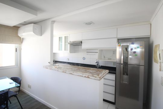 Cozinha de apartamento para alugar com 2 quartos, 63m² em Vila Ipiranga, Porto Alegre
