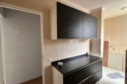 Cozinha de apartamento à venda com 2 quartos, 54m² em Jardim Santa Josefina, São Paulo