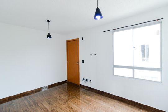 Sala de apartamento para alugar com 2 quartos, 42m² em Água Chata, Guarulhos
