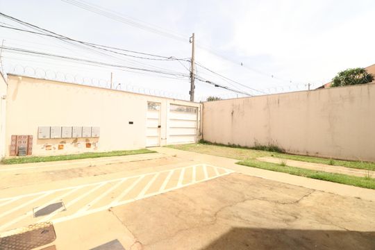 Garagem de apartamento para alugar com 2 quartos, 50m² em Alto Umuarama, Uberlândia