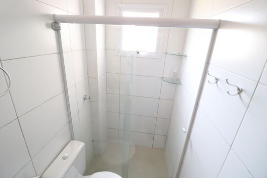 Banheiro do Quarto 2 de apartamento para alugar com 2 quartos, 50m² em Alto Umuarama, Uberlândia