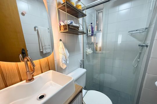 Banheiro de apartamento à venda com 3 quartos, 70m² em Vila Mangalot, São Paulo