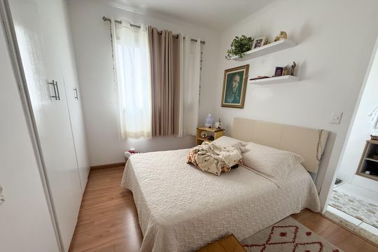Quarto de apartamento à venda com 3 quartos, 70m² em Vila Mangalot, São Paulo