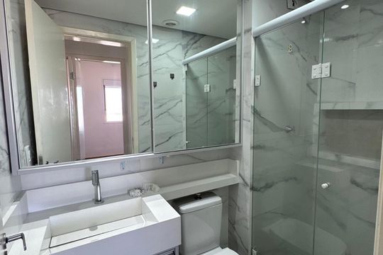Banheiro de apartamento à venda com 2 quartos, 42m² em Vila California, São Paulo