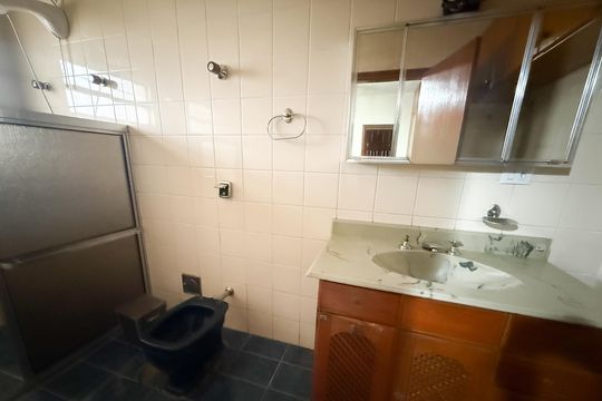 Banheiro de casa à venda com 4 quartos, 185m² em Chácara São João, São Paulo