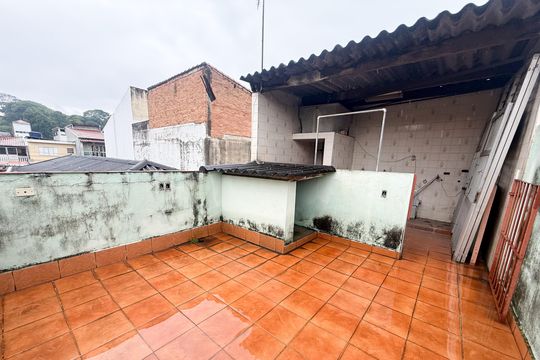 Quintal de casa à venda com 4 quartos, 185m² em Chácara São João, São Paulo