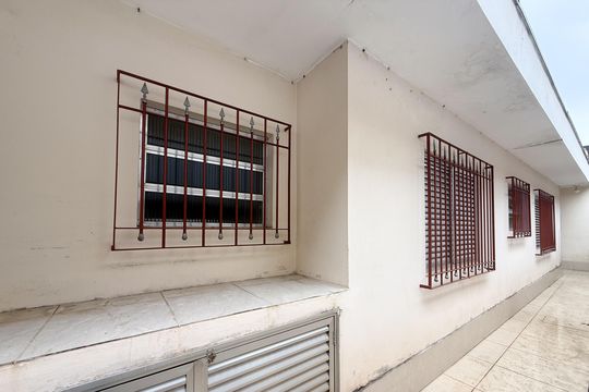 Fachada de casa à venda com 4 quartos, 185m² em Chácara São João, São Paulo