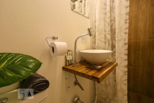 Banheiro de apartamento para alugar com 1 quarto, 30m² em Vila Gertrudes, São Paulo