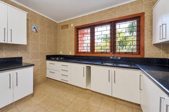 Cozinha de casa para alugar com 4 quartos, 750m² em Espírito Santo, Porto Alegre