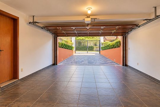 Garagem de casa para alugar com 4 quartos, 750m² em Espírito Santo, Porto Alegre