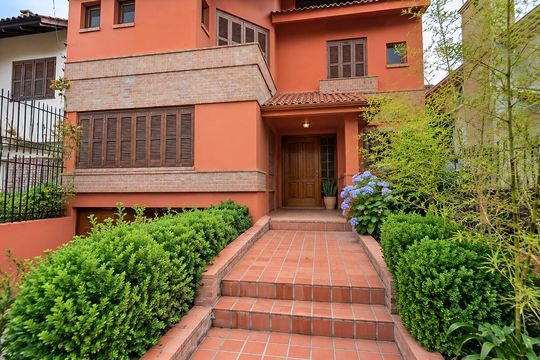 Fachada de casa para alugar com 4 quartos, 750m² em Espírito Santo, Porto Alegre