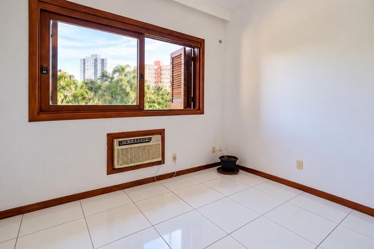 Quarto 2 de casa para alugar com 4 quartos, 750m² em Espírito Santo, Porto Alegre