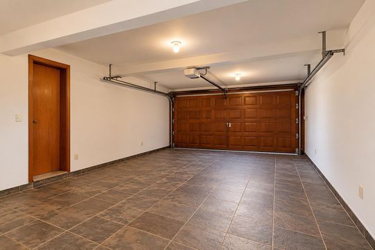 Garagem de casa para alugar com 4 quartos, 750m² em Espírito Santo, Porto Alegre