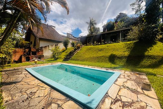Piscina de casa para alugar com 2 quartos, 225m² em Nova Higienópolis, Carapicuíba
