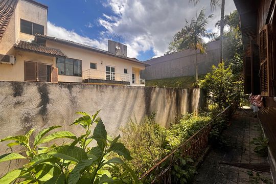 Lateral  de casa para alugar com 2 quartos, 225m² em Nova Higienópolis, Carapicuíba