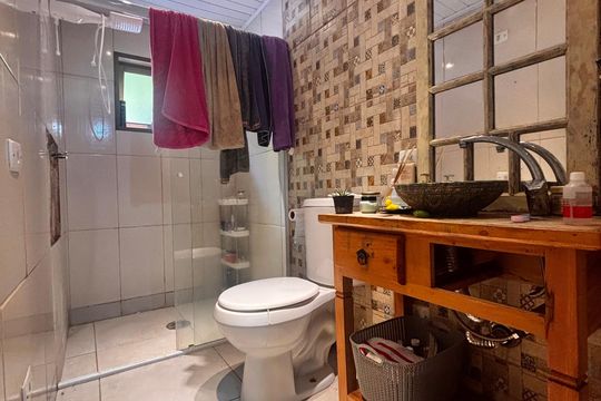 Banheiro  de casa para alugar com 2 quartos, 225m² em Nova Higienópolis, Carapicuíba