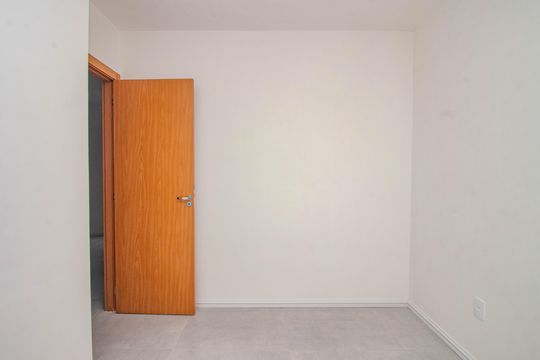 Quarto 2 de apartamento para alugar com 2 quartos, 42m² em Rubem Berta, Porto Alegre