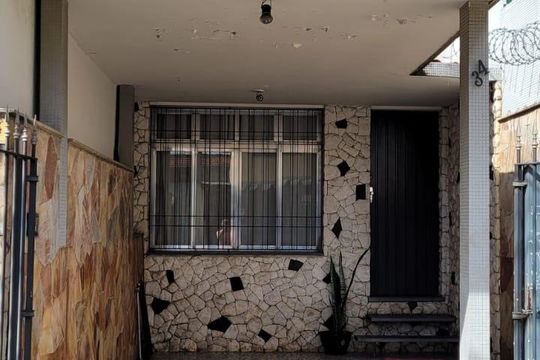 Fachada de casa à venda com 2 quartos, 190m² em Parque Sao Domingos, São Paulo