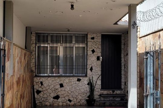 Fachada de casa à venda com 2 quartos, 190m² em Parque Sao Domingos, São Paulo