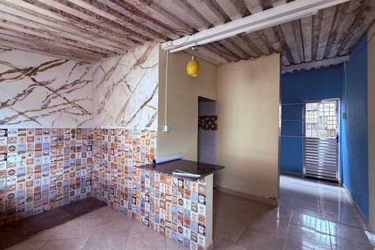 Casa para alugar com 1 quarto, 8m² em Jardim Tonato, Carapicuíba