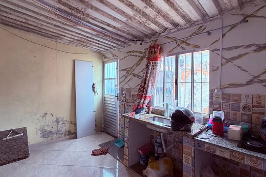 Casa para alugar com 1 quarto, 8m² em Jardim Tonato, Carapicuíba