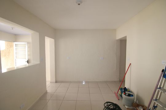 Sala de casa para alugar com 1 quarto, 70m² em Parque Peruche, São Paulo