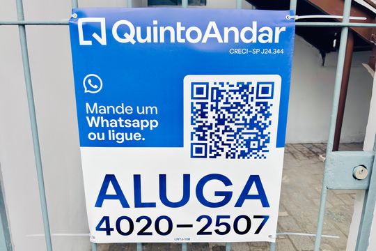 Fachada de casa para alugar com 1 quarto, 40m² em Vila Carmosina, São Paulo