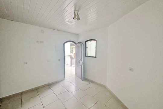 Sala de casa para alugar com 1 quarto, 40m² em Vila Carmosina, São Paulo