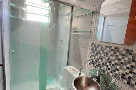 Banheiro de apartamento para alugar com 2 quartos, 50m² em Parque Munhoz, São Paulo