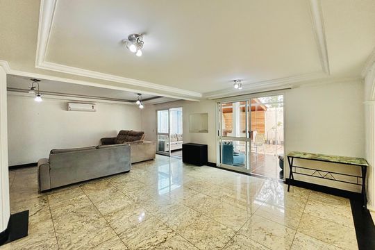 Sala 1 de casa de condomínio para alugar com 5 quartos, 400m² em Tamboré, Santana de Parnaíba