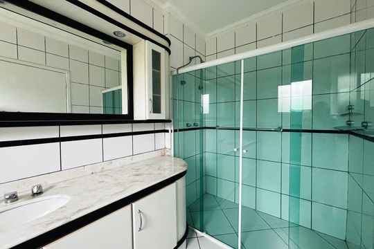 Banheiro da Suíte 3 de casa de condomínio para alugar com 5 quartos, 400m² em Tamboré, Santana de Parnaíba