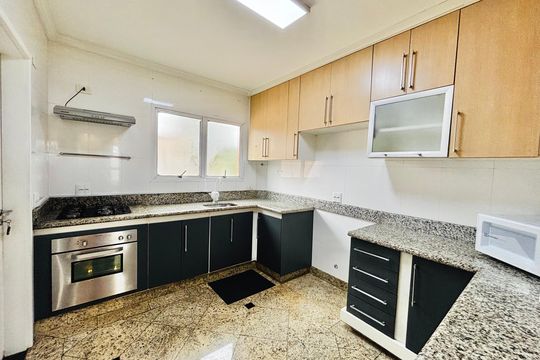 Cozinha  de casa de condomínio para alugar com 4 quartos, 200m² em Tamboré, Santana de Parnaíba