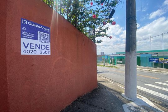 Fachada e Placa de apartamento à venda com 2 quartos, 72m² em Jardim Adriana, Osasco