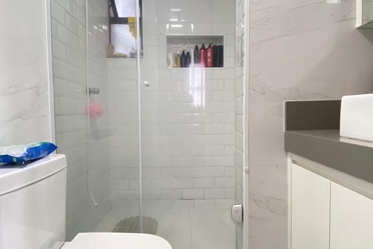 Banheiro de apartamento à venda com 2 quartos, 72m² em Jardim Adriana, Osasco
