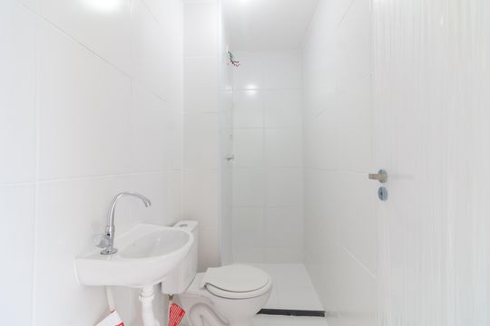 Banheiro de apartamento para alugar com 2 quartos, 32m² em Jaguaré, São Paulo
