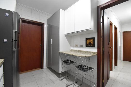 Cozinha de apartamento à venda com 3 quartos, 123m² em Água Verde, Curitiba