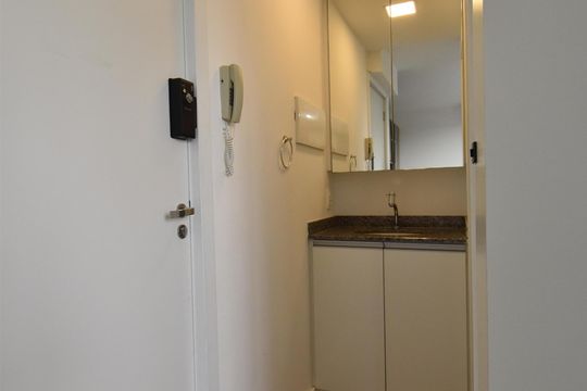 Banheiro de kitnet/studio para alugar com 1 quarto, 21m² em Rebouças, Curitiba