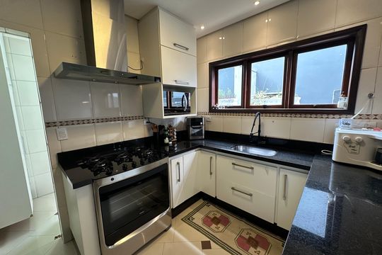 Cozinha de casa de condomínio à venda com 2 quartos, 360m² em Alphaville, Santana de Parnaíba