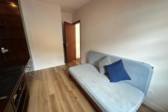 Sala de TV de casa de condomínio à venda com 2 quartos, 360m² em Alphaville, Santana de Parnaíba