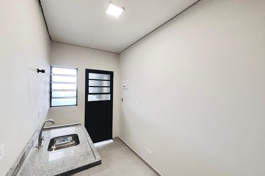 Cozinha de apartamento para alugar com 1 quarto, 25m² em Vila Uniao(zona Leste), São Paulo