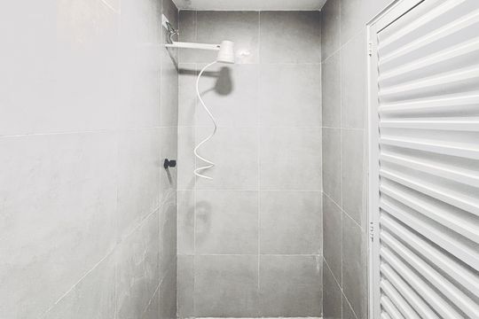 Banheiro de apartamento para alugar com 1 quarto, 25m² em Vila Uniao(zona Leste), São Paulo