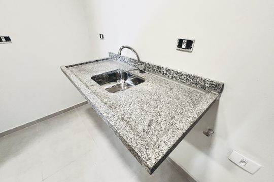 Cozinha de apartamento para alugar com 1 quarto, 25m² em Vila Uniao(zona Leste), São Paulo