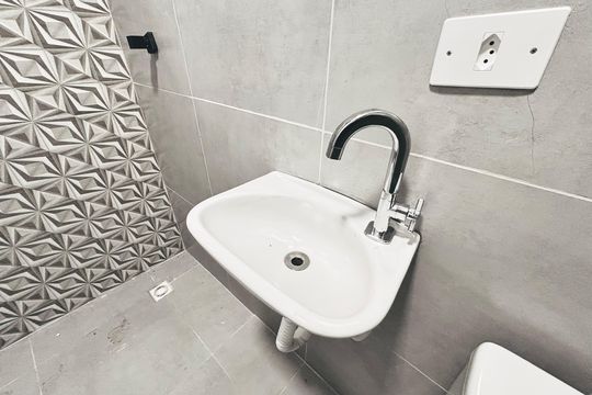 Banheiro de apartamento para alugar com 1 quarto, 25m² em Vila Uniao(zona Leste), São Paulo