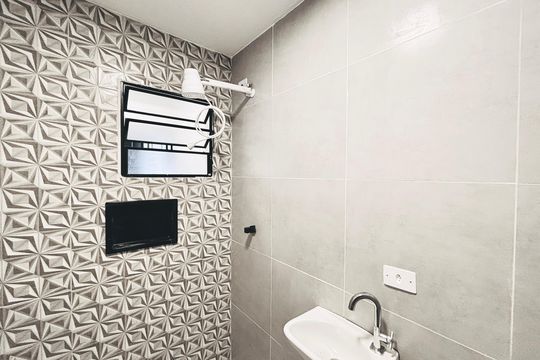 Banheiro de apartamento para alugar com 1 quarto, 25m² em Vila Uniao(zona Leste), São Paulo