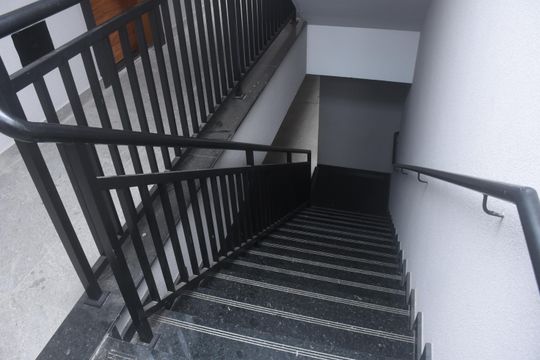 Escada de acesso de apartamento para alugar com 1 quarto, 52m² em Parque Independencia, São Paulo