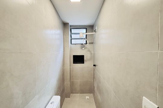 Banheiro de apartamento para alugar com 1 quarto, 30m² em Vila Uniao(zona Leste), São Paulo
